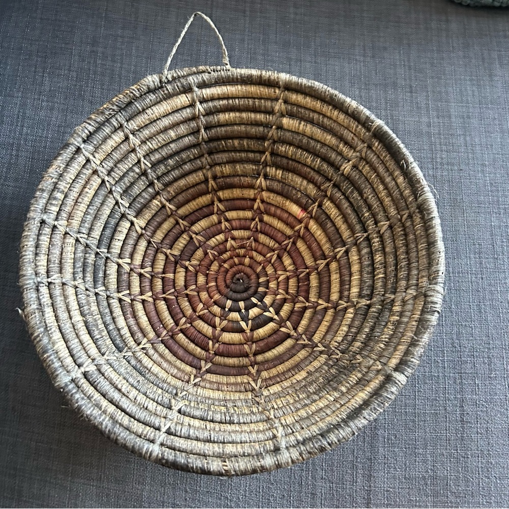 Vtg Native American Handwoven Coiled Ceremonial Basket Rustic #0920255
